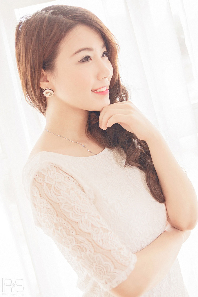 少妇受不了叫来闺蜜